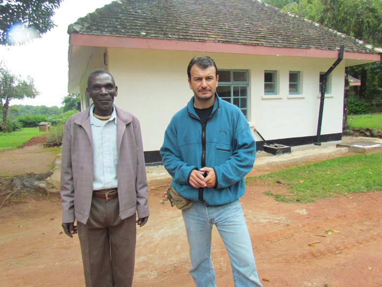 nuestro amigo Joseph, encargado de gestionar la casa rural de Kasito. Muy amable con nosotros